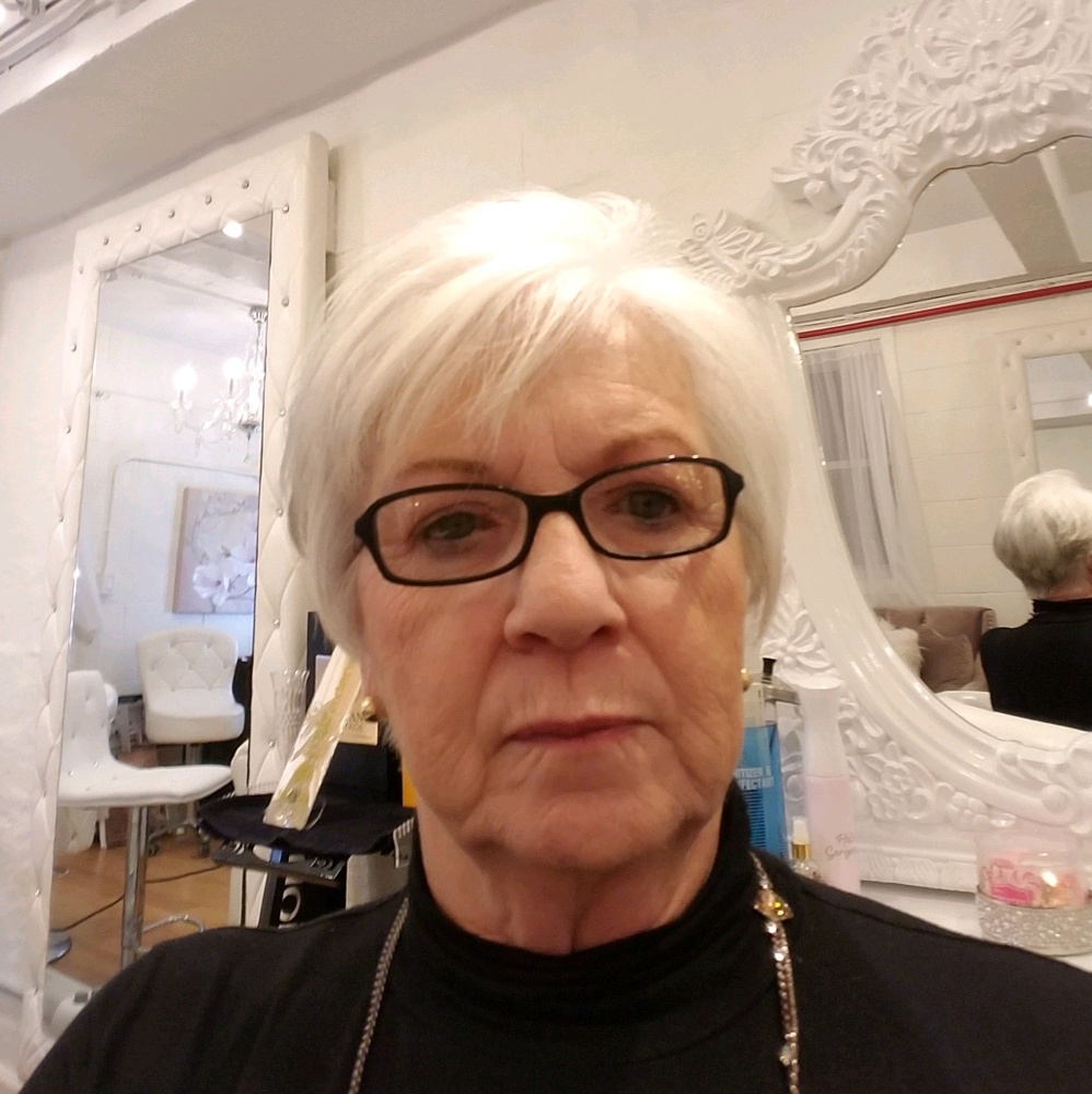 Meet your Posher, Gloria